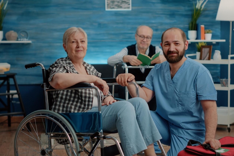 Doctor consulting woman